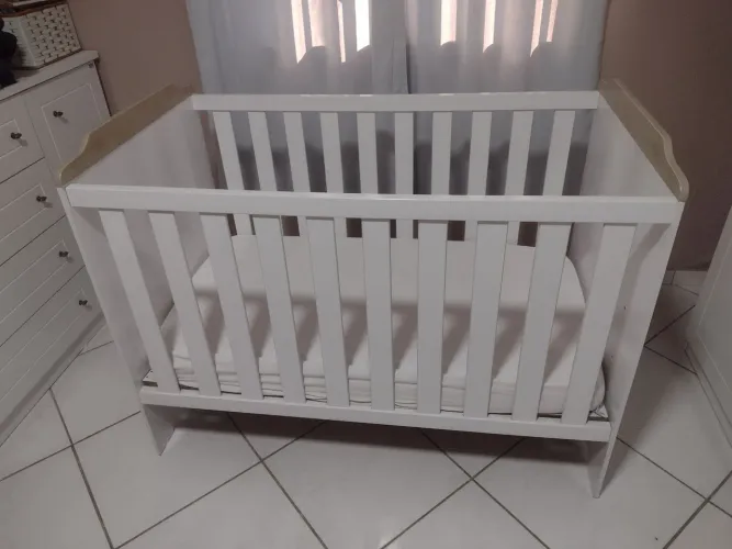Vendo Berço infantil em excelente estado de conservação.
