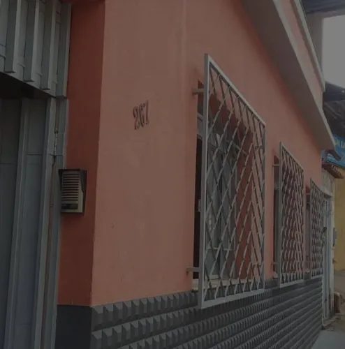 Vendo está casa no bairro cachoeira em conselheiro Lafaiete