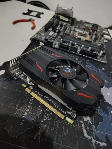 Placa de vídeo NVIDIA GeForce GT 740 2GB DDR5