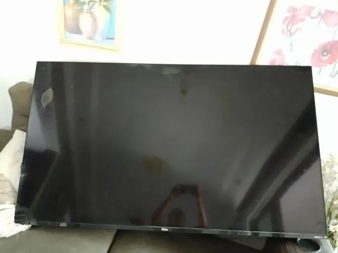 Vendo TV 65 polegadas philco ela liga ,muda de canal e tem som ! Só está sem imagem