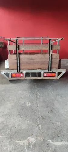 Carrocinha com 01 ano de fabricada