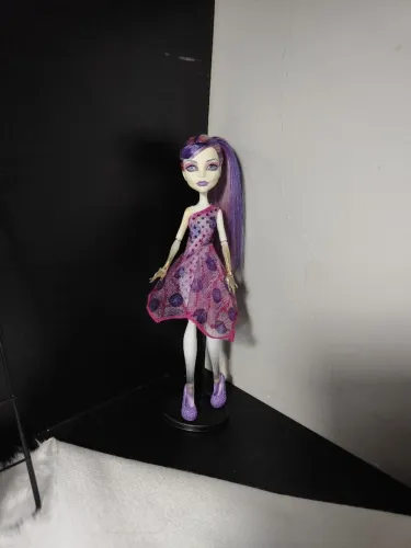 Boneca Monster High Spectra Petit Poa/Dot Dead Gorgeous G1