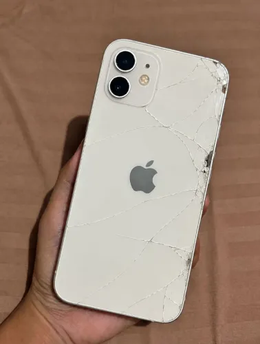 Celular iPhone 12 para retirar peça