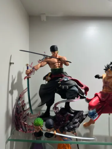 Zoro LX studio com caixa.