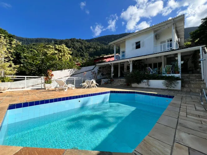 Casa em condomínio à venda na praia de Guaeca