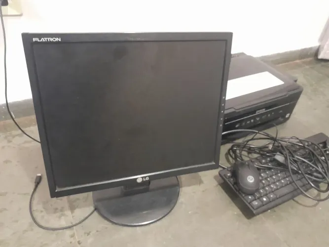 Computador completo e monitor LCD
