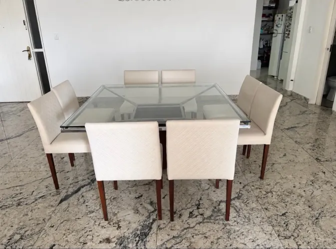 Mesa jantar com 8 cadeiras estofadas