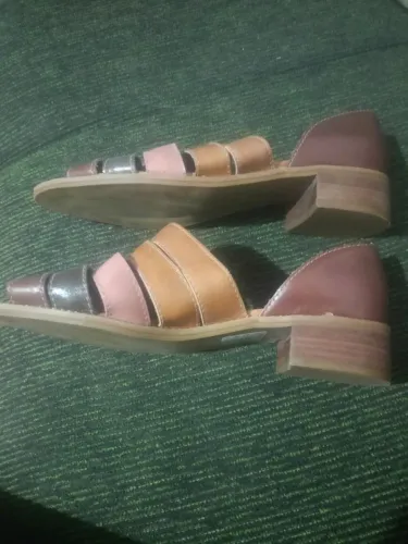 Sapato feminino em couro legítimo marca Wishin usado somente uma vez ..não entrego