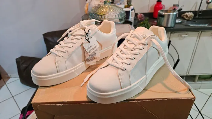 Tenis monocolor Zara 43