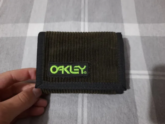 Carteira Oakley Vintage em Veludo Cotelê.