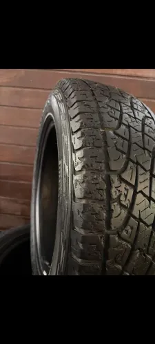 Pneus scorpions 225/60/ R17.    Valor 1.000 pra vender logo.