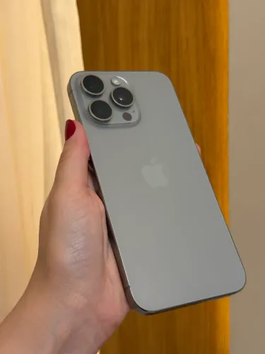 ? iPhone 15 Pro Max 256GB Prata - Original e Muito Conservado