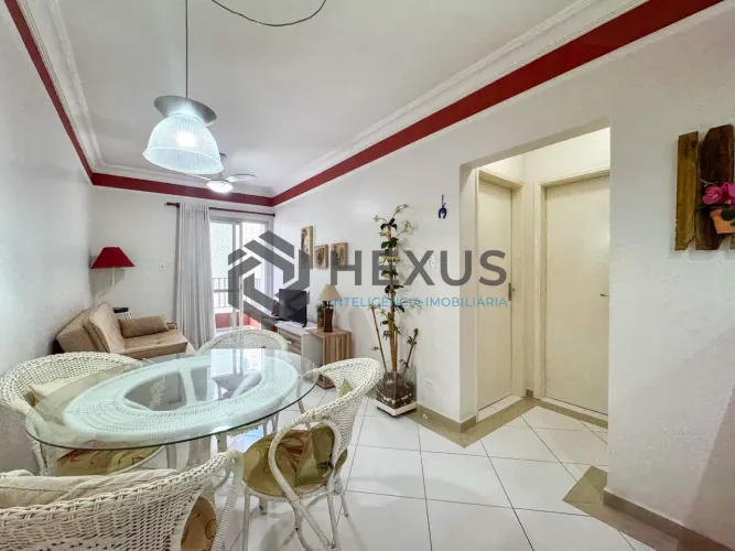 Apartamento com varanda a 2 quadras da praia nas Pitangueiras, Guarujá