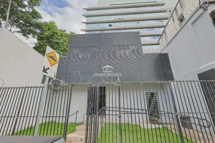 Casa comercial de aproximadamente 162m² para locação no Prado.