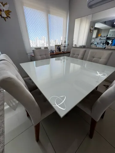 Mesa de jantar com 6 cadeiras 