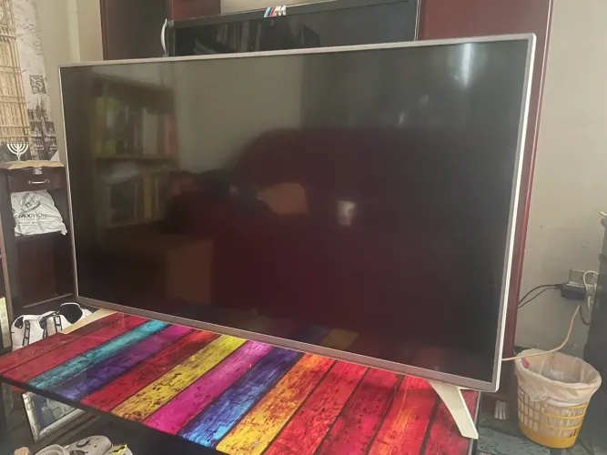 TV LG 49 Polegadas Branca Leia a Descrição