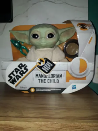 Pelúcia Baby Yoda com Som Mandarian The Child