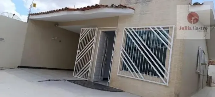 VENDO LINDA CASA COM 3 QUARTOS NA CIDADE DE LIMOEIRO / PE