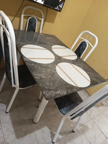 Mesa de 4 cadeiras