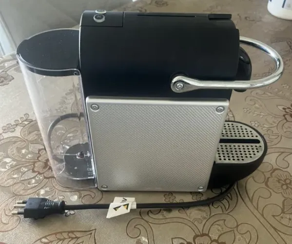 Cafeteira Nespresso Pixie Alumínio 110V - Excelente Estado