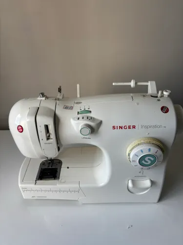 Máquina de costurar doméstica