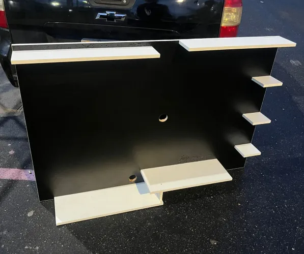PAINEL DE TV PRETO COM PRATELEIRA Branca///
