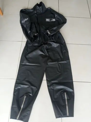 Vendo capa de chuva ALBA (P)