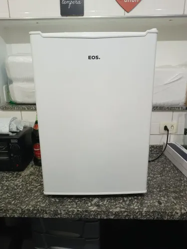 Frigobar EOS Modelo EFB81