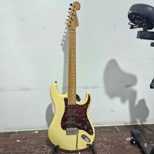 Guitarra tagima t735