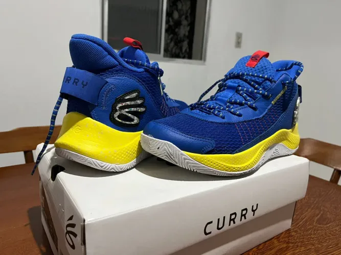Basqueteira Curry 3z7