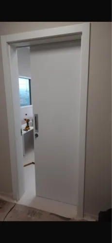 Porta de correr com caixilho