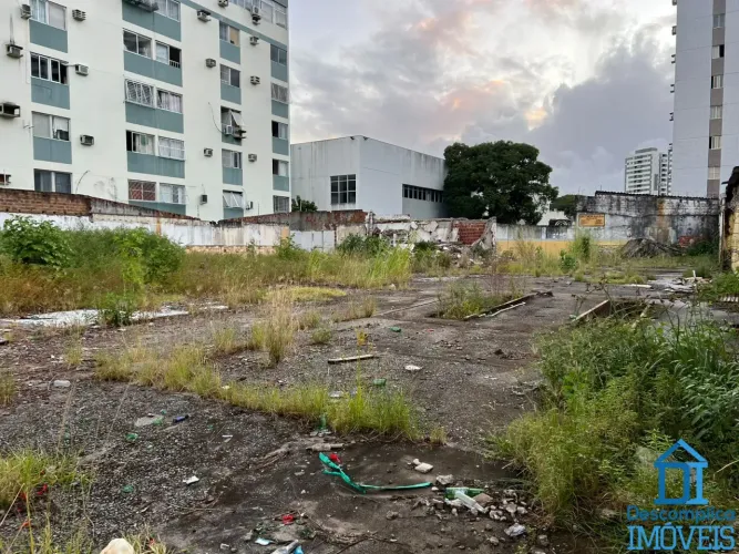 Terreno Comercial de 900m² na Av. Visconde de Albuquerque Madalena, Recife