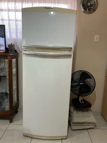 Geladeira Brastemp 220V perfeito estado