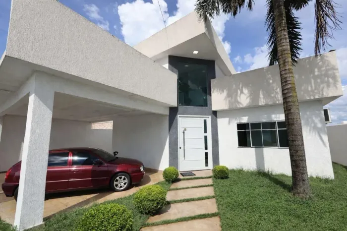 LAGO SUL-COND.MINI CHÁCARAS-4 QUARTOS/ 3 SUíTES-PISCINA-ESTUDA PERMUTA IMÓVEL MAIOR VALOR