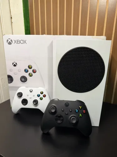 Xbox Serie S na caixa