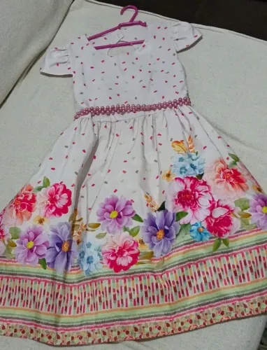 Roupas de menina usada