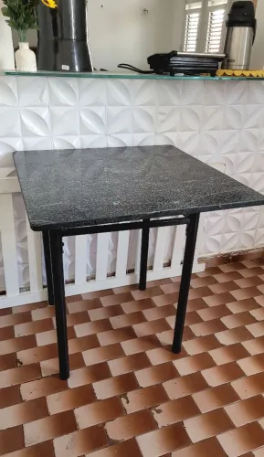 Mesa com 4 cadeiras (Apenas retirada) R$390
