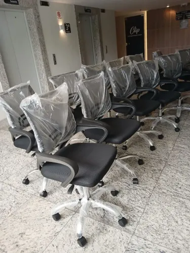 Cadeira de escritório giratória preta 