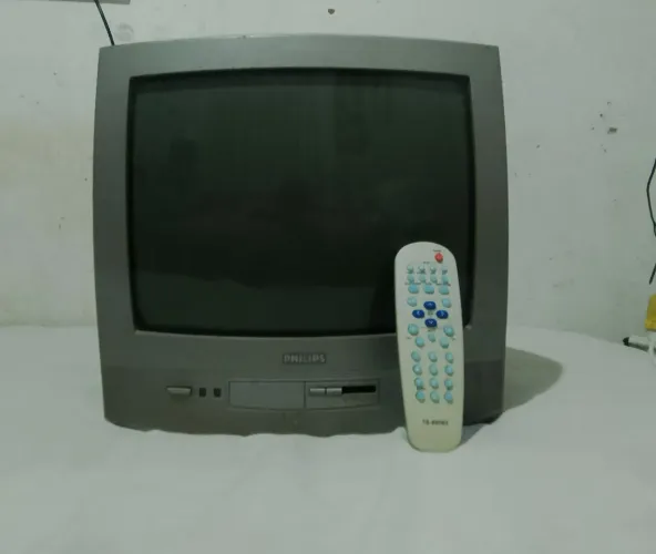 TV de Tubo Philips 14" polegadas Com Defeito No Horizontal