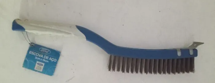 ESCOVA DE AÇO COM RASPADOR
