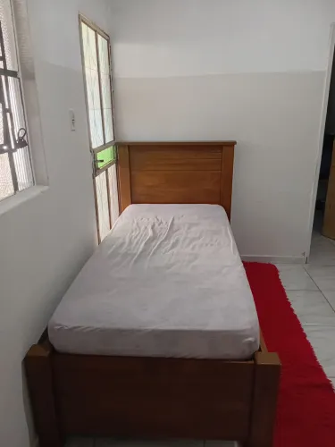 Cama de solteiro semi nova