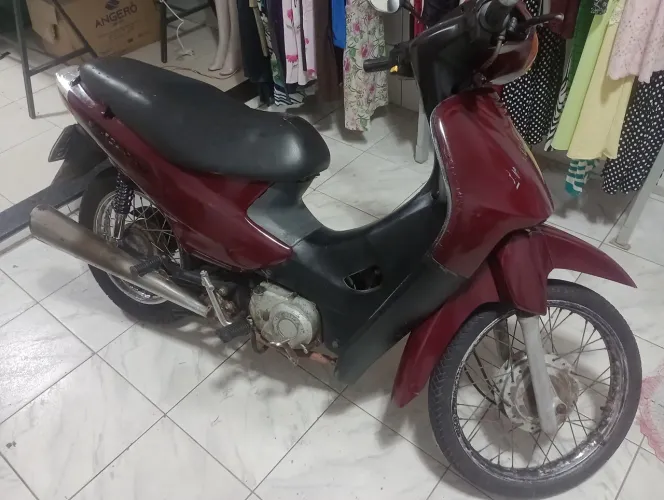 Honda biz 100 rodando normal