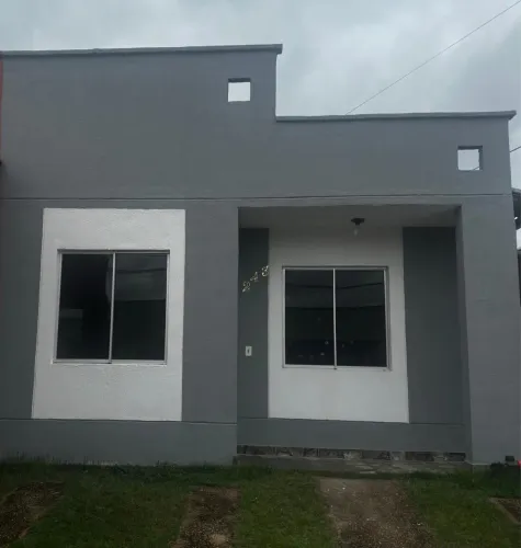Aluga-se Casa com 2 Quartos, no Bairro Novo