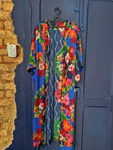 Kimono Longo Farm Azul Floral estilo Frida
