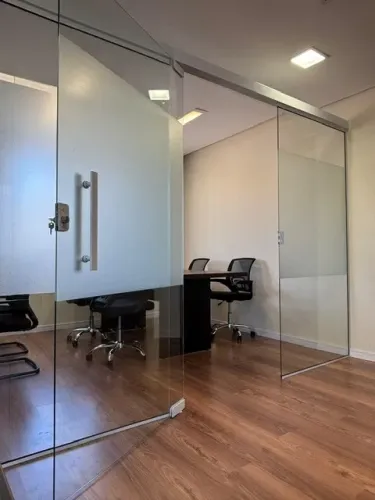 Sala Comercial no Estreito em Florianópolis com 01 Vaga de Garagem