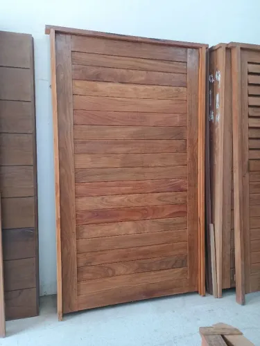 PORTA PIVOTANTE JATOBÁ - A vista R$1799,90