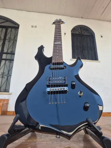 Guitarra LTD F-10