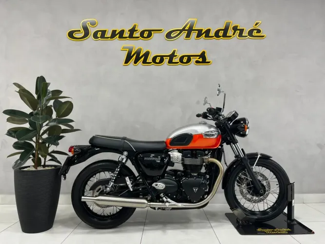 Triumph BONNEVILLE T100