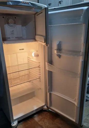 Vendo Refrigerador frost free de 300L da Consul 850,00 