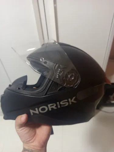 Capacetes norisk Razor preto fosco e F9 classic